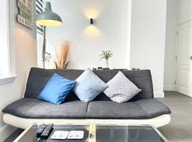 Modern Family Apartment FREE Parking and Gym by Beach，位于伯恩茅斯的公寓