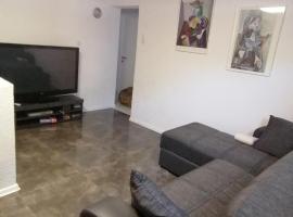 Schöne Einliegerwohnung in Hechingen，位于黑欣根的酒店