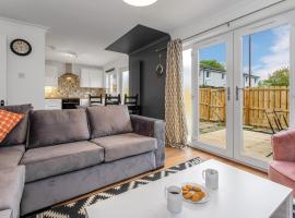 Cheerful Stays - Livingston - 4 Bedroom 3 Bath home，位于利文斯顿的酒店