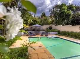 Fleur de Lis Guesthouse，位于克鲁格斯多普Roodepoort Country Club附近的酒店