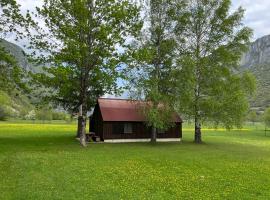 Mountain Cottage Komarnica，位于ŠavnikDurmitor National Park附近的酒店