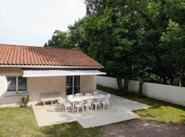 Maison Royan 3 chambres avec salle d'eau, piscine，位于鲁瓦扬的酒店