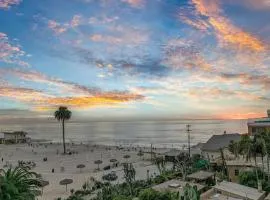 Oceanfront 4 bedroom villa w/ 2 masters and views