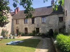 Maison de famille du 17ème siècle I Proche Senlis Chantilly Compiègne Paris