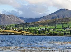 The Aul Shop & Public House -entire private annexe，位于Mourne Mountains的酒店