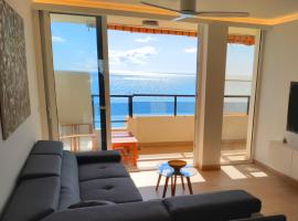 BEACHFRONT -- NEW LUXURY Apartment -- 1ª Linea Playa -- Fuengirola CITY CENTER -- Private PARKING -- Panoramic Sea Views --，位于福恩吉罗拉的酒店