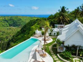 Atalaya Villas Nusa Penida，位于珀尼达岛的带泳池的酒店