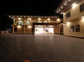 Treebo Grand Vistara Airport Suites，位于科钦的酒店