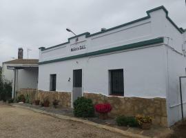 Casa Rural Masia d'en Gall，位于L'Aldea的带停车场的酒店