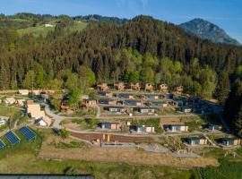 Chalets & Glamping Nassfeld by ALPS RESORTS，位于克查赫的豪华帐篷