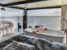 Domki na wodzie - Grand HT Houseboats - with sauna, jacuzzi and massage chair，位于梅尔诺的船屋