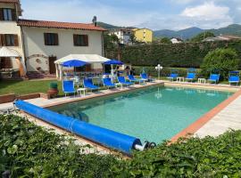 Villa con piscina tra Versilia e Cinque Terre，位于Luni的度假屋