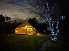 Secret Garden Glamping，位于利明顿的豪华帐篷营地