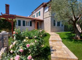 Luxury VILLA LE ROSE，位于波雷奇的酒店