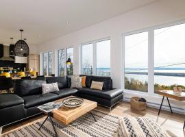 Le Charmant- Magnifique vue sur le fleuve et spa，位于Saint-Joseph-de-la-Rive的酒店