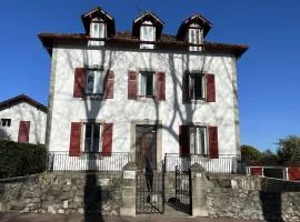 Studio lumineux à Cambo-les-Bains, proche thermes, coin nuit, kitchenette, internet, animaux acceptés - FR-1-495-10