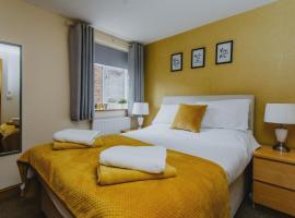 2 Bedroom Garden Apartment Near QMC, Tennis Centre & City，位于诺丁汉沃拉顿庄园和公园附近的酒店