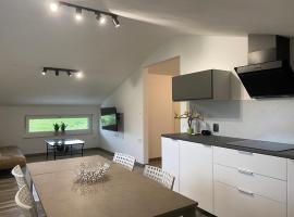 Apartma Fojana，位于多博沃的带停车场的酒店