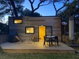 TINY HOUSE LA FARIGOULE，位于Pélissanne的小屋