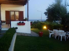 Summer house in Trikorfo, Gerakini with sea view，位于基拉奇尼的酒店