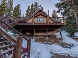 Cozy Cabin Perched on the Mountainside - Alpine Haus