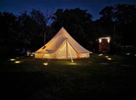 Quex Livery Glamping，位于伯青顿的酒店