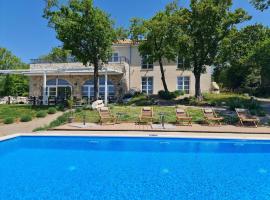 Boutique Resort OSMA - Adults Only，位于马林斯卡的酒店