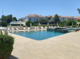 E-Hotel Larnaca Resort & Spa，位于拉纳卡的酒店