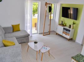 Lambisea 2 bedroom apartment，位于科斯镇的酒店