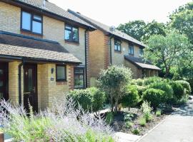 Beautiful 3 bed Home in the heart of New Forest，位于Hordle的酒店