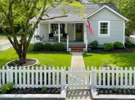 Private Yard & Water Views: Cozy Urbanna Cottage