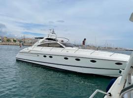 Yacht 17M Cannes Croisette Port Canto,3 Ch,clim,tv，位于戛纳的船屋