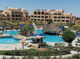 منتجع نورياس - norias resort，位于Sinnūris的酒店