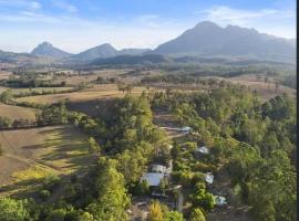 Barney Creek Vineyard Cottages，位于巴尼维尔的酒店