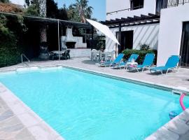 Spacious 3 bedroom villa private pool，位于帕福斯的海滩短租房