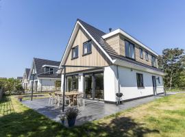 Beautiful Villa in De Koog Texe with Fenced Garden，位于Westermient的酒店