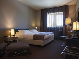 G Hotel Ancona，位于奥西莫的酒店