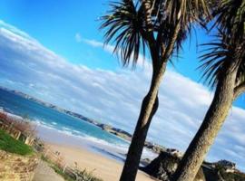 Sunny family 5-sleeper near Newquay’s top beaches，位于纽基的酒店