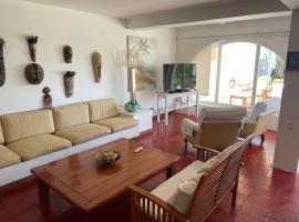 Beachfront, 4BR, entire house in Paracas，位于帕拉卡斯的别墅