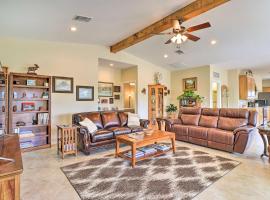 Bertram Ranch Property with Patio and Gas Grill!，位于Bertram的酒店