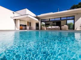 MARBLE KEYWEEK Villa with pool in Biarritz，位于比亚里茨的酒店