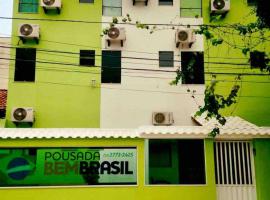 Pousada Bem Brasil，位于马卡埃康查斯海滩附近的酒店