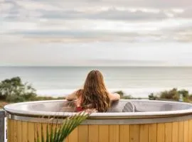 Ōhope Beach TOP 10 Holiday Park，位于奥霍普海滩的豪华帐篷营地