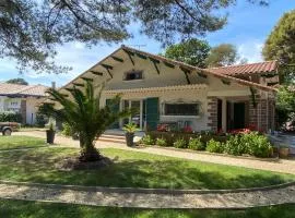 Villa de charme avec piscine à 500m des plages