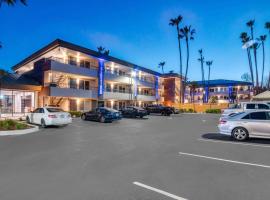 Studio 6 Suites Stockton, CA Waterfront，位于斯托克顿的酒店