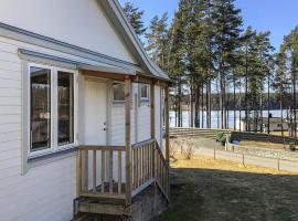 Lovely Home In Mullsjö With Kitchen，位于穆尔舍的酒店