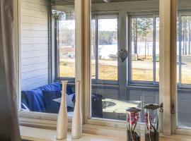 Lovely Home In Mullsjö With Kitchen，位于穆尔舍的酒店