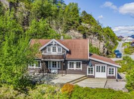 Gorgeous Home In Lindesnes With Kitchen，位于Svenevik的酒店