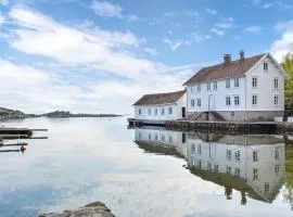 Cozy Apartment In Farsund