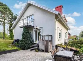 Beautiful Home In Gteborg With 4 Bedrooms, Sauna And Wifi